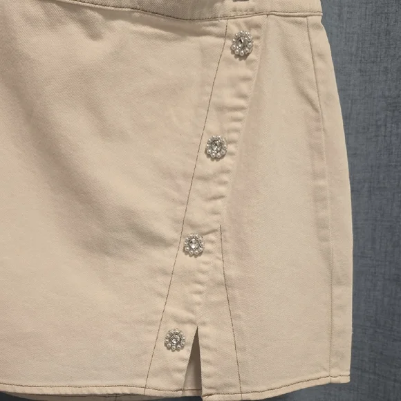 Gianni Bini Cream Mini Skirt with Pearl Button Accents Size XL NWT - Picture 4 of 15